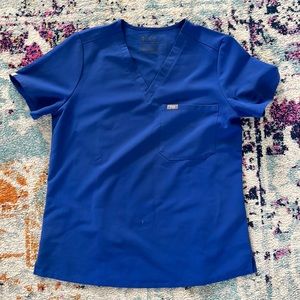 Figs Catarina scrub top size Medium in Blue Denim | retired color